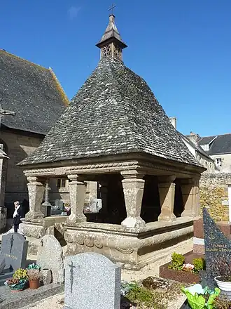 The 1577 "Oratoire du Sacre".