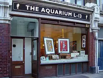 An art gallery is a specialist retailer.