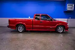 2002 Chevrolet S10 Xtreme with metal center caps.
