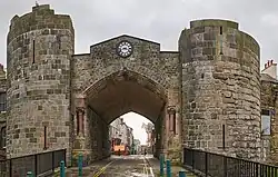 East Gate, incorporating 3 Hole-in-the-Wall Street