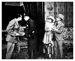 Police stop Dippy and Sam fight