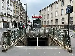 Access at place Camille-Claudel