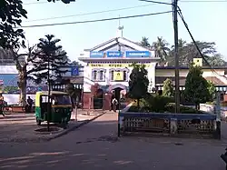 Baruipara railway station is 1.5&nbsp;km from Gangadharpur.