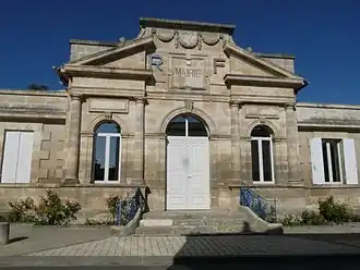 The town hall in Bégadan