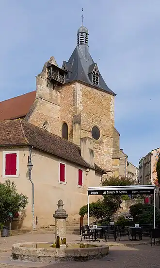 Place Pélissière and Église Saint-Jacques in the town centre of Bergerac