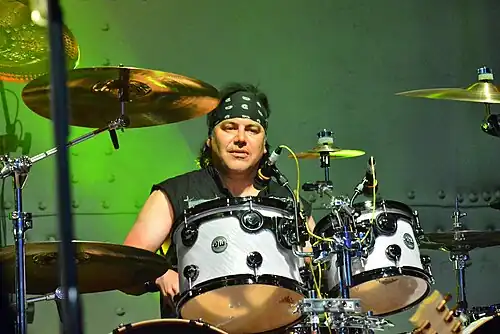 DeGrasso performing with Black Star Riders in August 2014
