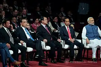 Jokowi with Hassanal Bolkiah, Li Keqiang, Hun Sen, and Narendra Modi during the 31st ASEAN Summit