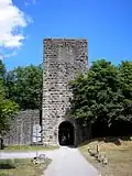 The gate bergfried seen from the castle court