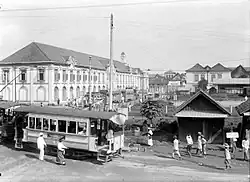 Steamtram in Batavia with the iron-works factory of Carl Schlieper in the background. The building was destroyed in a fire and on its place the Factorij was constructed.