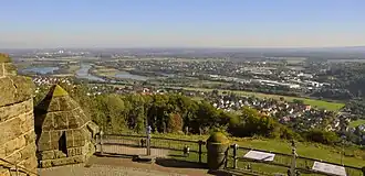 Looking northeast towards Barkhausen (foreground), the River Weser, the Green Bridge (old railway bridge), the B&nbsp;65 bridge (behind) and the village of Neesen on the other side of the river Weser
