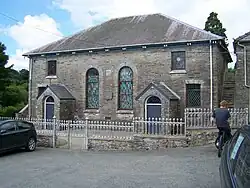 Capel y Graig including attached schoolroom and forecourt railings