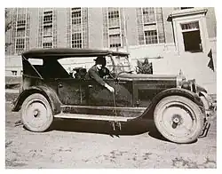 Measuring a motorist reaction time with four wheel braking using two pistols