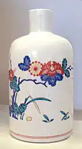 Chantilly soft-paste porcelain bottle in the Japanese Kakiemon style, 1730–1735
