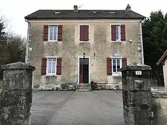 The town hall in Chatelay