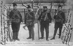 Micko and Dovezenski in the centre, 1904–05