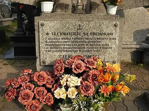 Cemetery - Plaque at the WWII Polish Army Soldiers' Quarters