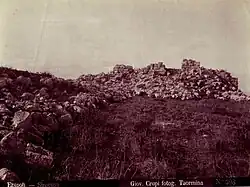 The pentapylon in a photo by Giovanni Crupi.