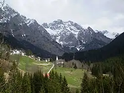 Collina, Forni Avoltri