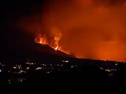 Picture of the Cumbre Vieja volcanic ridge erupting