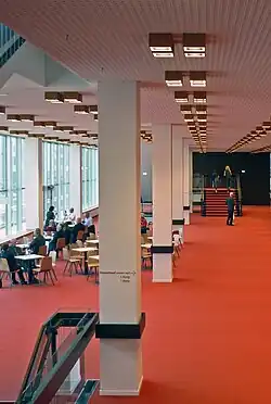 First floor with the wall frieze Unser sozialistisches Leben