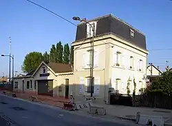 The station seen from the road