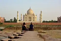 Taj Mahal and grounds: Dalans round Taj Quadrangle