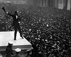 New York City, 1918: A large crowd of people, almost all wearing hats