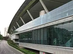 Side view of the Dover station with ceiling-to-floor glass cladding along the concourse level