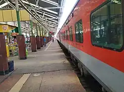 12273 Howrah-New Delhi Duronto Express standing on platform 4 of Asansol Junction.