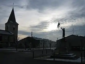 The church and war memorial in Villotte-sur-Aire