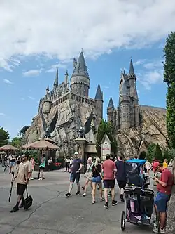 The entrance to the ride consists of a path which proceeds between two gates before heading to Hogwarts Castle.