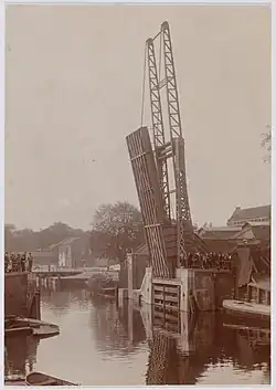 Daylight print made by industrial photographer Gustaaf Oosterhuis (1858-1938) of the drawbridge in the Hoogte Kadijk, ca 1902
