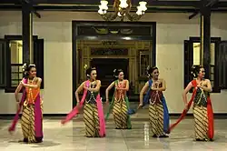 Gambyong Langenkusuma dance