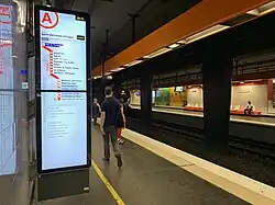RER A platform (towards Paris) (with view of a service indicator sign)