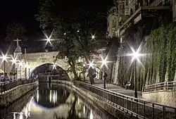 Night view of the Gothic bridge