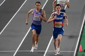 Photo of Jakob Ingebrigtsen and Neil Gourley running side by side in front of other runners