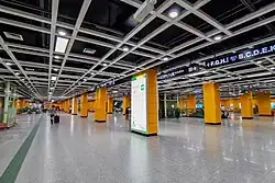 Lines 2 & 7 concourse