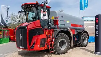 Self-propelled liquid manure spreader