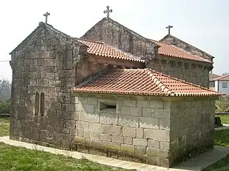 The apse of Moreira de Lima Church features a square apse with only one lateral apsidole.