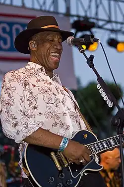 Kimo Williams playing lead guitar on June 26, 2009 (June&nbsp;26,&nbsp;2009&nbsp;(2009-06-26))