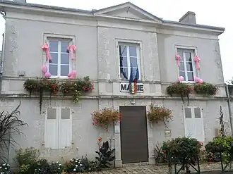 The town hall in Villorceau