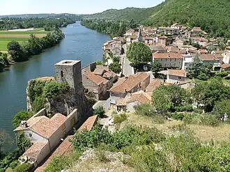 A view across Laroque-des-Arcs