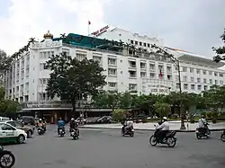Rex Hotel in 2008 when it is still not recognized as a 5-star hotel and still has its official Vietnamese name "Khách sạn Bến Thành" on the welcome gate