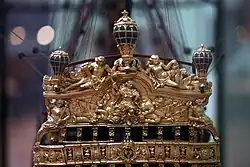 Aft decorations: Louis XV as a Roman emperor, coat of arms of France, marine caryatids and other symbolism