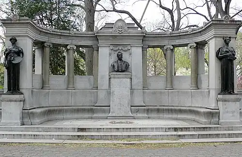 Memorial to New York architect Richard Morris Hunt, Fifth Avenue between 70th and 71st Streets