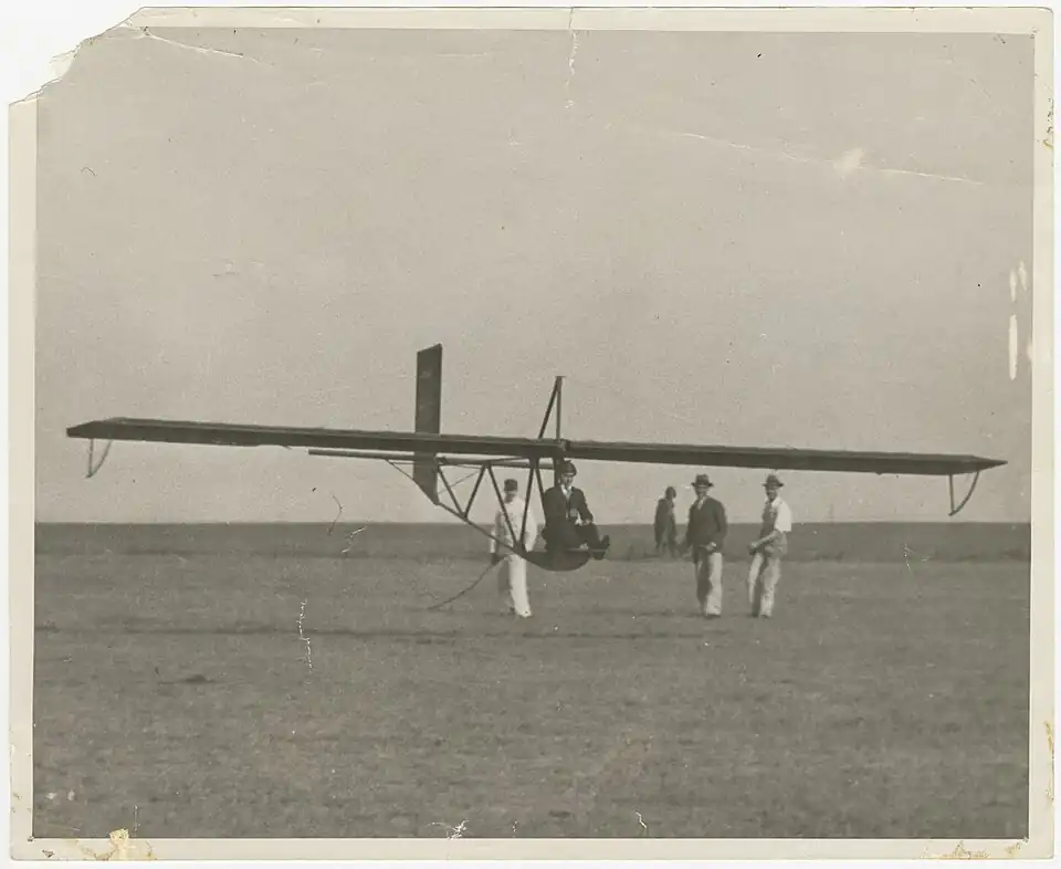 Men with a Cessna CG-2 glider in the 1930s