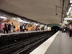 Line 1 platforms