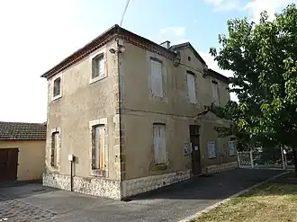 The town hall in Monlezun