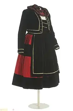 Traditional dress from the Pas Valley. c. 1900-1950.