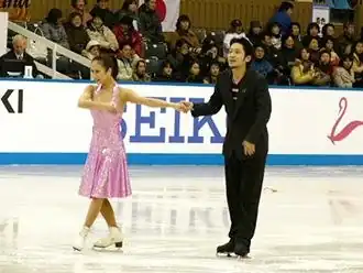 A photo of Kenji Miyamoto (right) with Nakako Tsuzuki (left).